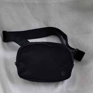 Lole Black Belt Bag with Adjustable Strap and Durable Fabric